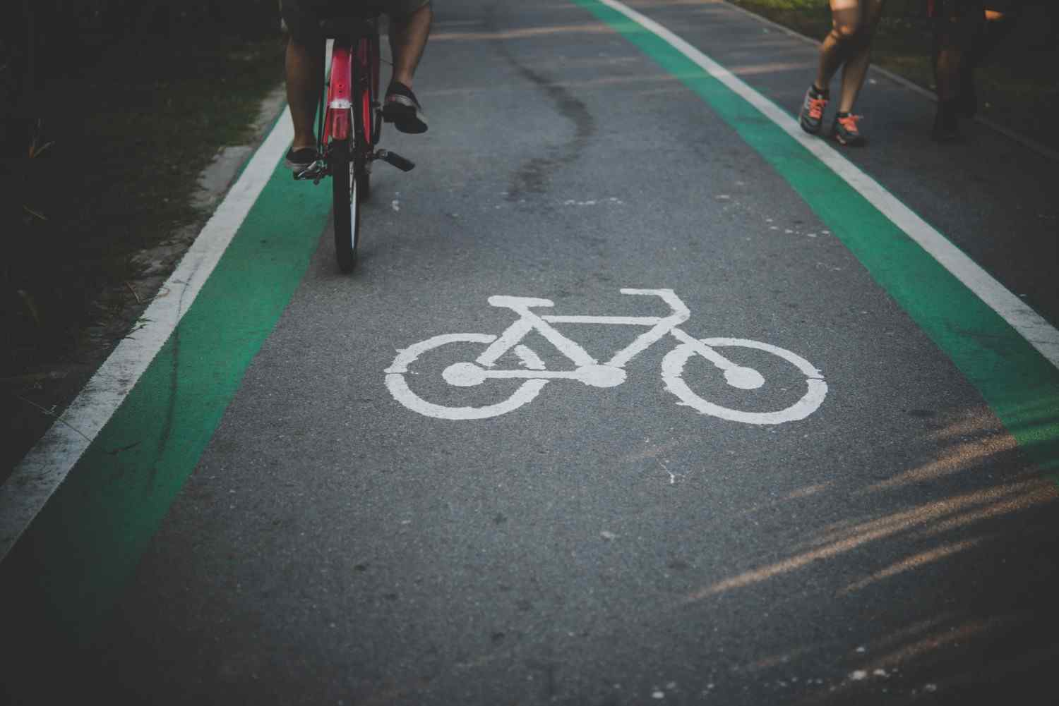 Streit um den Radweg an der Kantstraße: Umwelthilfe deckt interne Akten auf