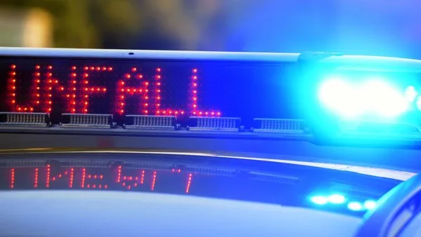 Neukölln: Polizeibeamter bei Unfall verletzt